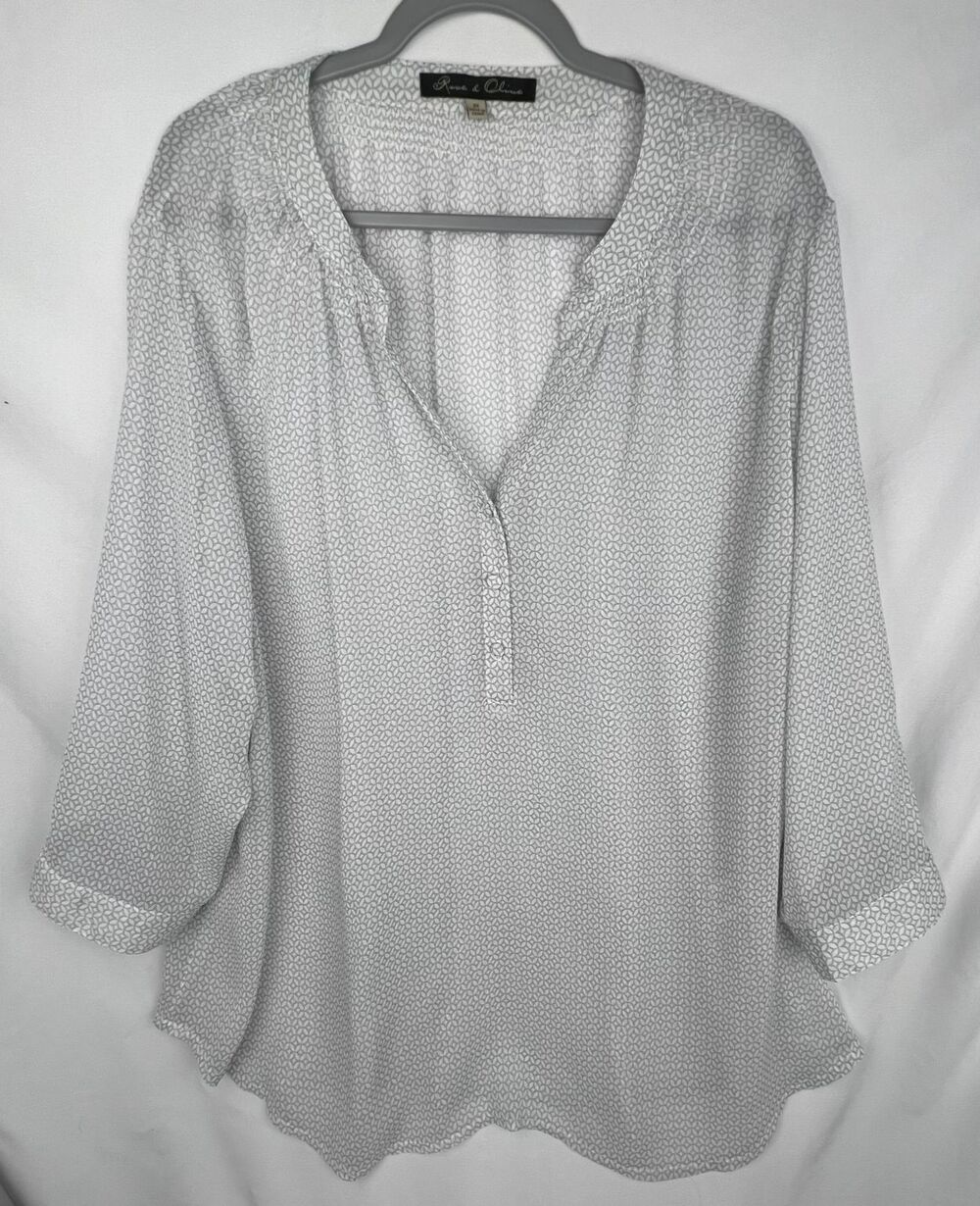 ROSE & OLIVE Blouse Top Women's Size 3X White Gray Geometric 3/4 Sleeve Flowy